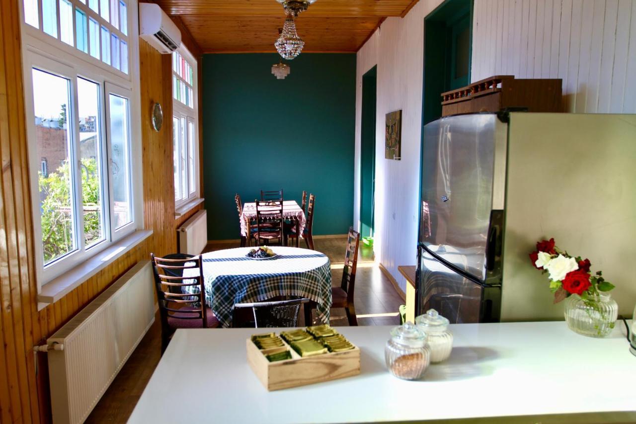 Pigeon Guest House Tbilisi Exterior photo